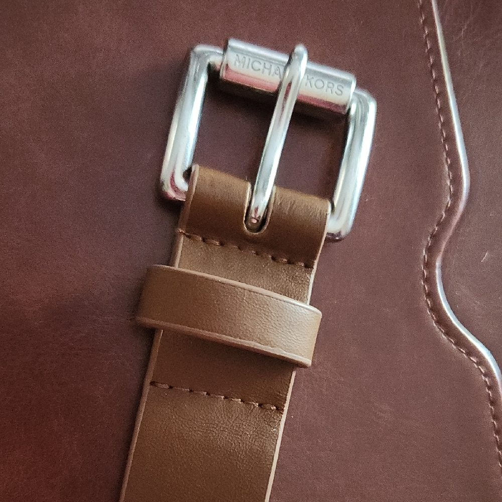 1DayOnly PRICE CUT‼️🔥NWOT M.Kors Brown/Silver PU Belt. 42 Inches Long